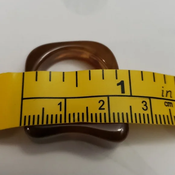 8 Plastic Costume Rings - Picture 10 of 10